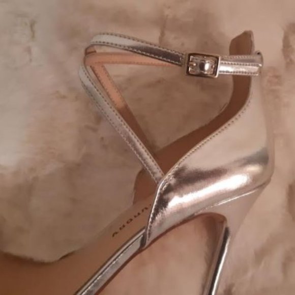 New Chinese Laundry Lavelle Dazzle Metallic Silver Heels , Size 9 US (NWOT) - Picture 6 of 7